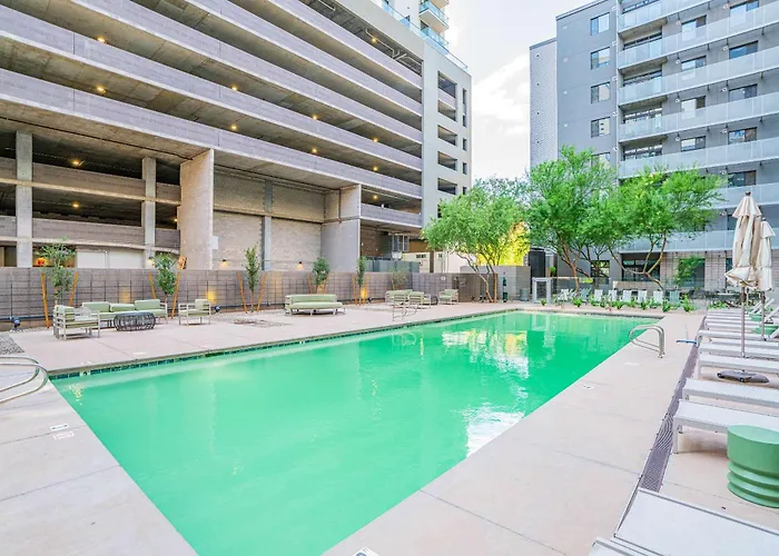 Relaxing 2bd - Downtown - Gym, Pool, Parking *