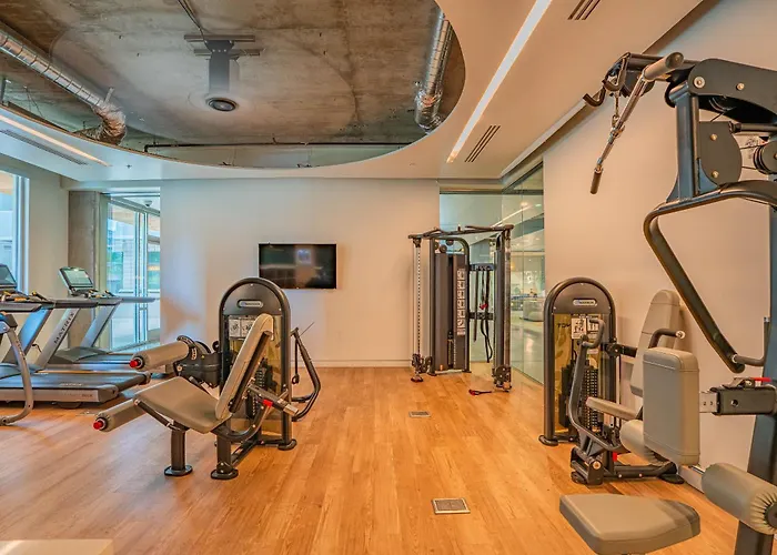 Relaxing 2bd - Downtown - Gym, Pool, Parking * Phoenix