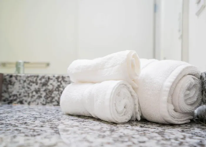 Relaxing 2bd - Downtown - Gym, Pool, Parking Phoenix