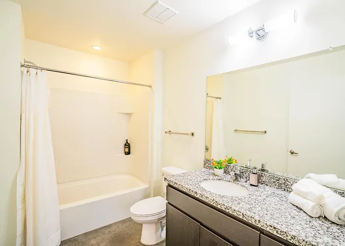 Relaxing 2bd - Downtown - Gym, Pool, Parking Apartamento *