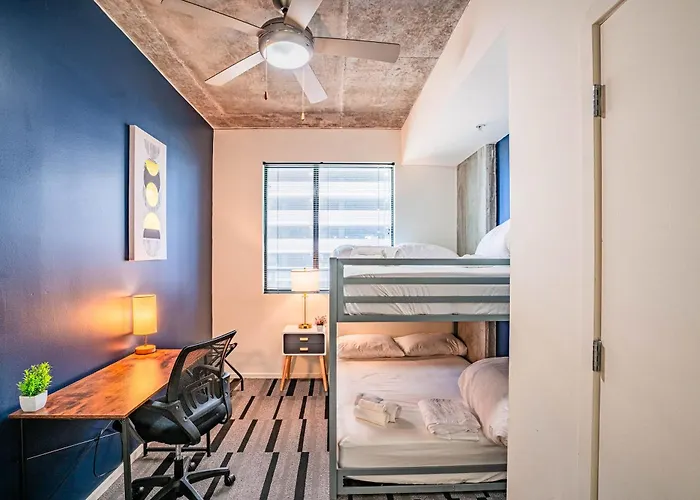 Relaxing 2bd - Downtown - Gym, Pool, Parking