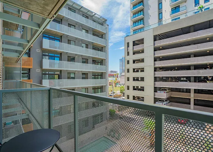 Relaxing 2bd - Downtown - Gym, Pool, Parking *