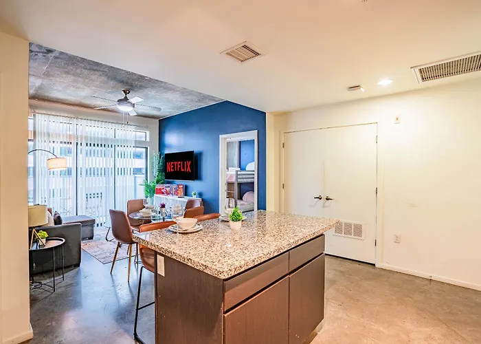 Relaxing 2bd - Downtown - Gym, Pool, Parking