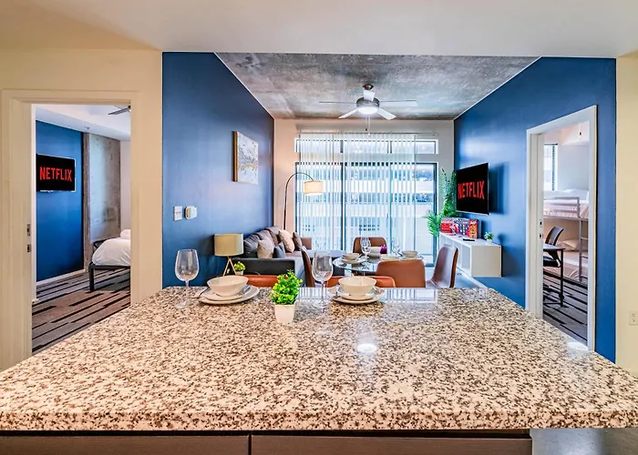 Relaxing 2bd - Downtown - Gym, Pool, Parking Apartamento