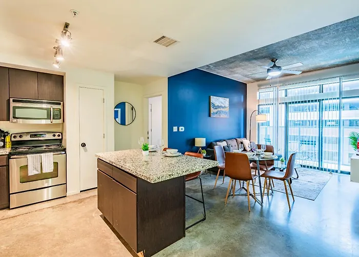 Relaxing 2bd - Downtown - Gym, Pool, Parking Phoenix