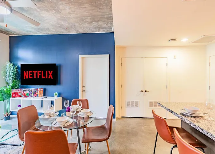 Relaxing 2bd - Downtown - Gym, Pool, Parking Phoenix