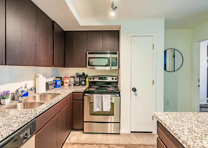 Relaxing 2bd - Downtown - Gym, Pool, Parking Apartamento